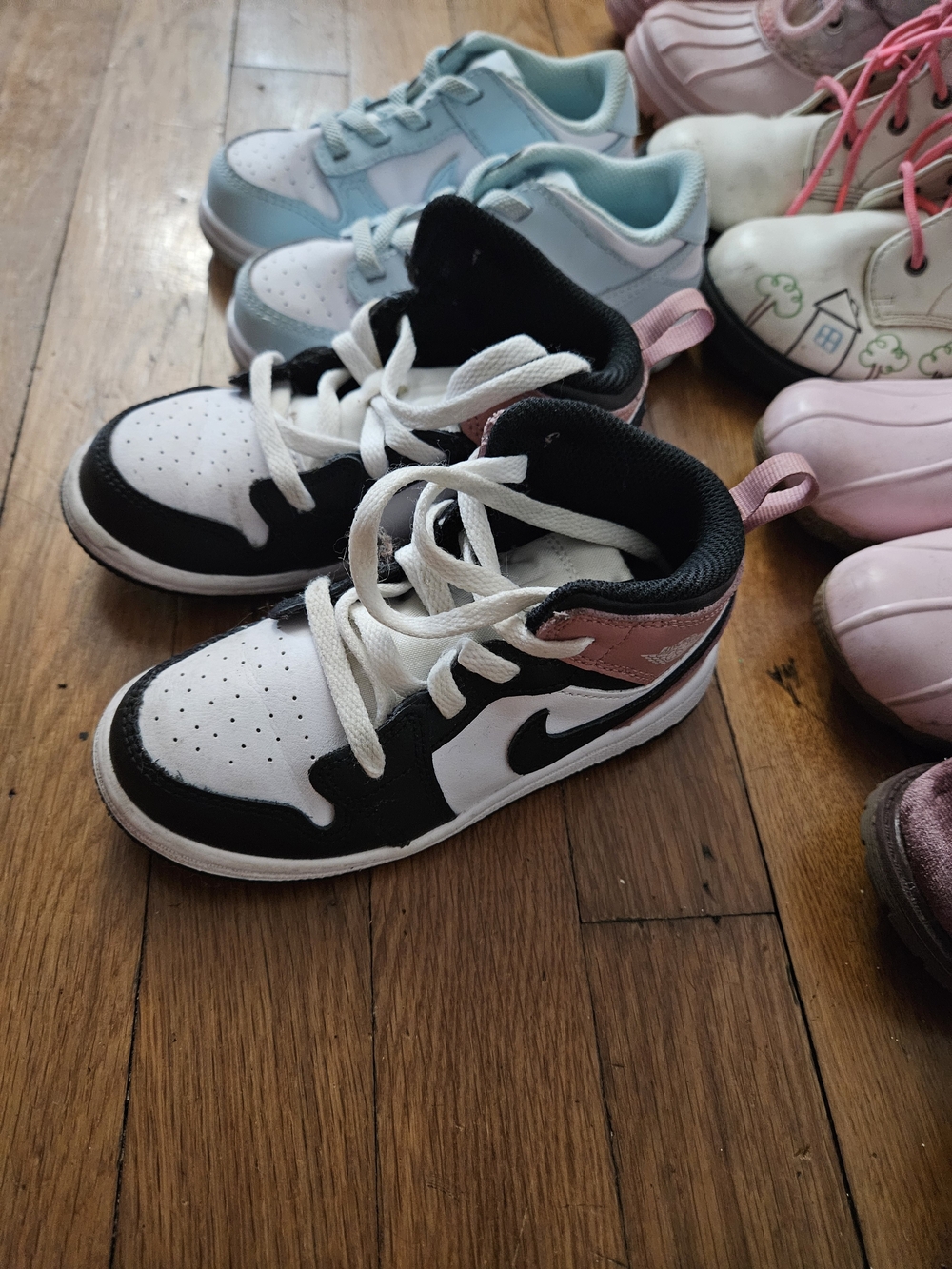 Nike, Sketchers, Sperry, London Frog Girl Shoes Size 9c - Picture 5 of 8
